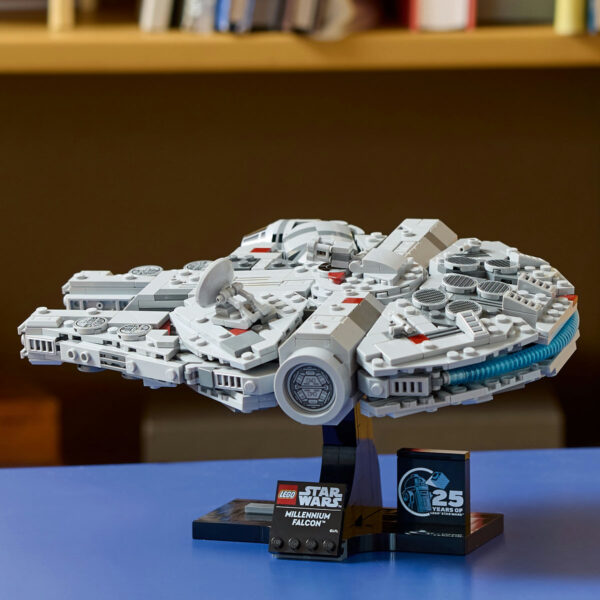 LEGO Star Wars - Millennium Falcon™ 75375, 921 piese