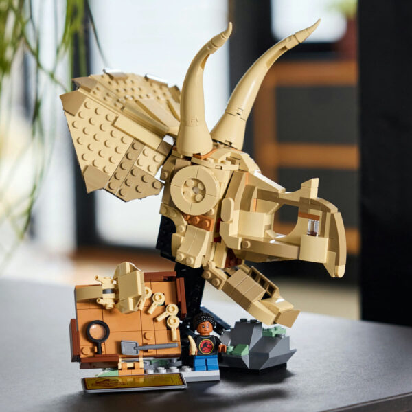 76969-lego-jurassic-world-3 LEGO Jurassic World - Fosile de dinozaur: craniu de Triceratops 76969, 468 piese