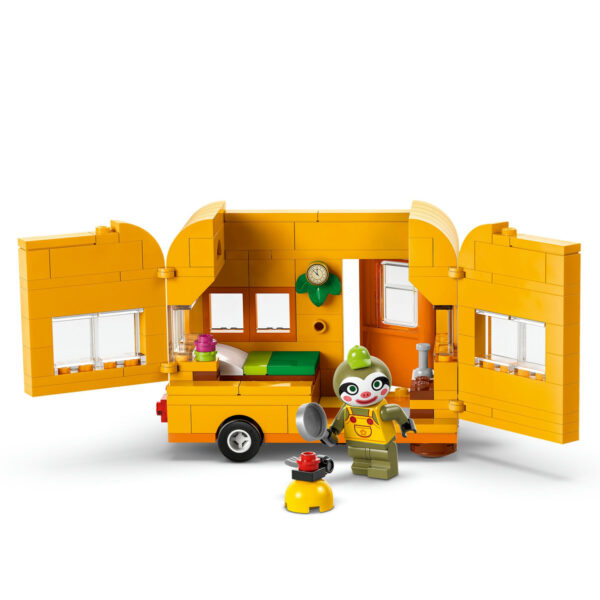 77054-lego-animal-crossing-1 LEGO Animal Crossing - Caravana si magazinul de gradinarit al lui Leif 77054, 263 piese