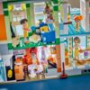 Lego Friends 42670 - Apartamente si magazine în orasul Heartlake