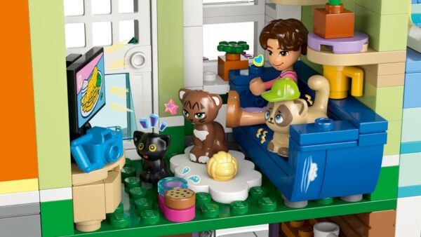 Lego Friends 42670 - Apartamente si magazine în orasul Heartlake