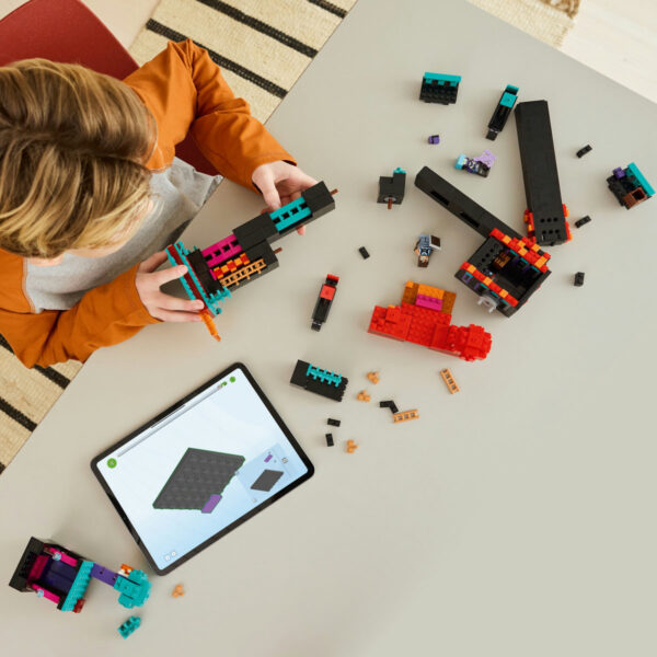 LEGO Minecraft - Turnul Enderman 21279, 867 piese