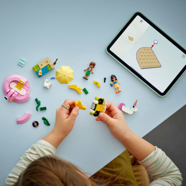 LEGO Friends - Petrecere la piscină cu unicornul şi flamingo 42658, 99 piese