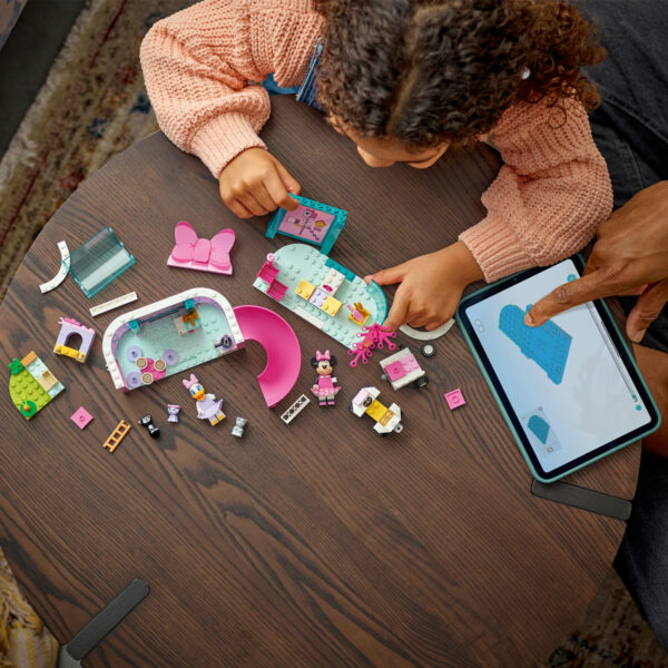 LEGO Disney - Hotelul pentru animale de companie al lui Minnie 43274, 161 piese