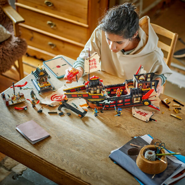 LEGO Ninjago - Nava Bounty a Templului 71848, 2387 piese