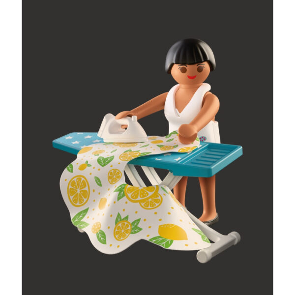 Playmobil - Figurina femeie cu masa de calcat - PM71878