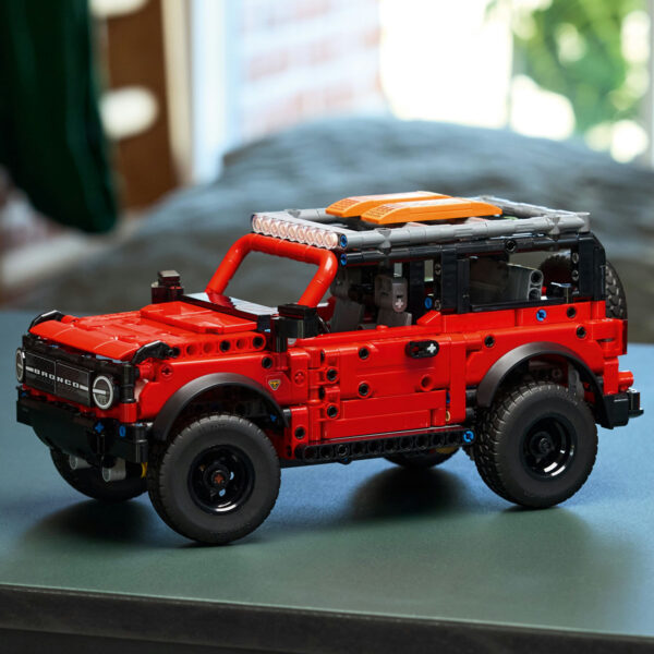 42213-lego-technic-5 LEGO Technic - SUV Ford Bronco 42213, 943 piese