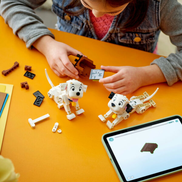 LEGO Disney - Căţeluşii Lucky şi Penny din 101 dalmaţieni 43271, 268 piese