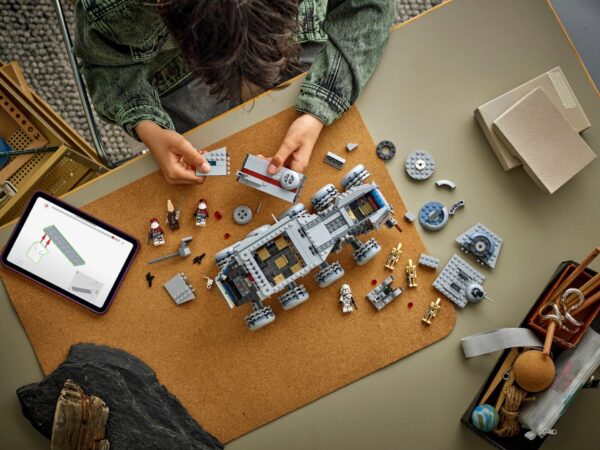 Lego Star Wars 75413 - Camionul Republicii, 813 piese