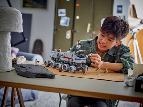 Lego Star Wars 75413 - Camionul Republicii, 813 piese