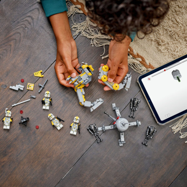 LEGO Star Wars - Pachet de lupta Soldati clona din unitatea stelara 327 75431, 258 piese