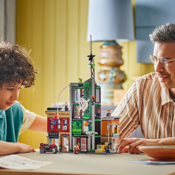 76324-lego-super-heroes-4 LEGO Marvel Super Heroes - Omul-Paianjen vs Oscorp 76324, 808 piese