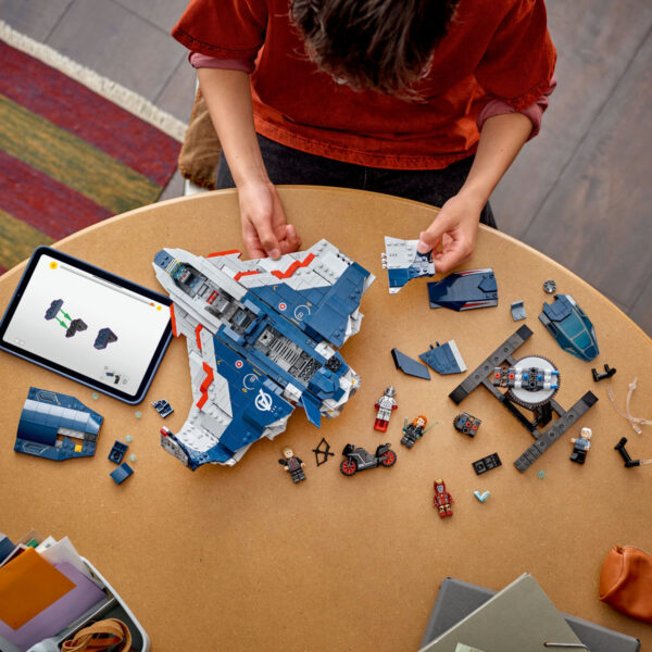 76325-lego-super-heroes-3 LEGO Marvel Super Heroes - Quinjet din Razbunatorii: Sub semnul lui Ultron 76325, 1131 piese