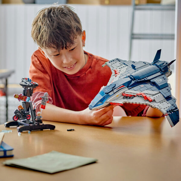 76325-lego-super-heroes-4 LEGO Marvel Super Heroes - Quinjet din Razbunatorii: Sub semnul lui Ultron 76325, 1131 piese