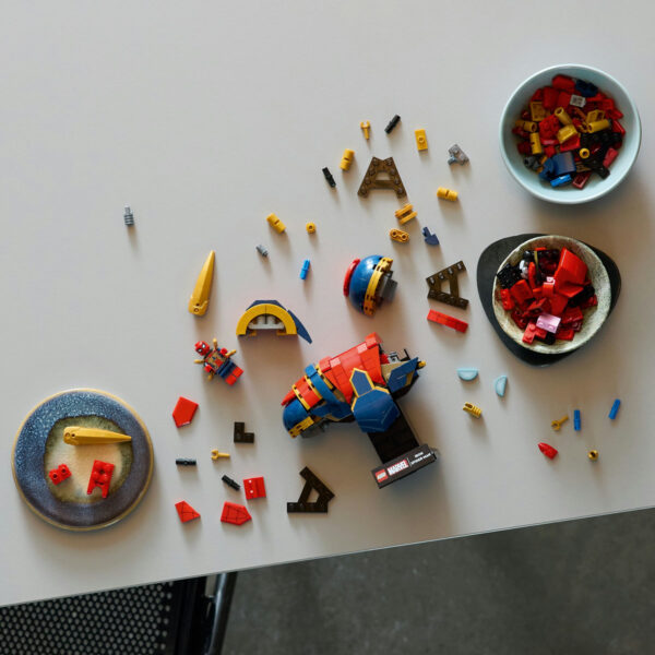 76326-lego-super-heroes-3 LEGO Marvel Super Heroes - Bustul lui Iron Spider-Man 76326, 379 piese