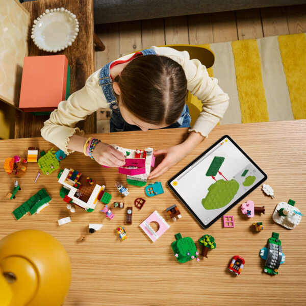 77057-lego-animal-crossing-5 LEGO Animal Crossing - Case creative: anotimpuri distractive 77057, 814 piese