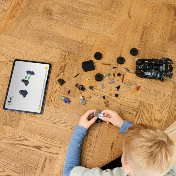 76303-lego-super-heroes-3 LEGO DC Super Heroes - Batman™ Tumbler vs. Two-Face™ si Joker™ 76303, 429 piese