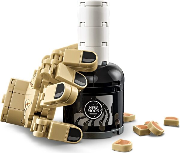 76785_web_sec04_nobg_en-gb LEGO Wednesday - Apartamentul lui Mână 76785, 828 piese