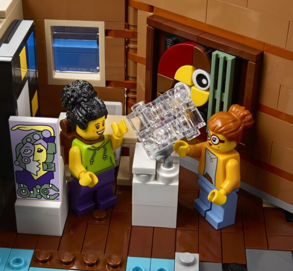 10297_Back_10 LEGO® Icons Creator Expert 10297 - Hotel Boutique