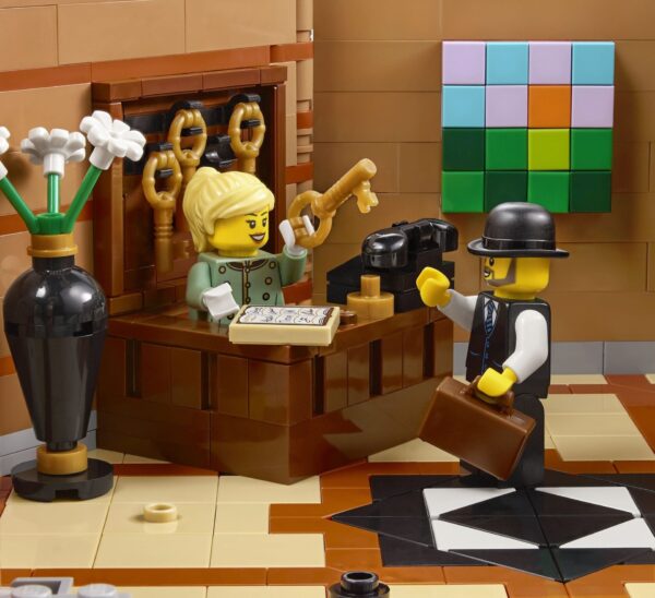 10297_Back_11 LEGO® Icons Creator Expert 10297 - Hotel Boutique