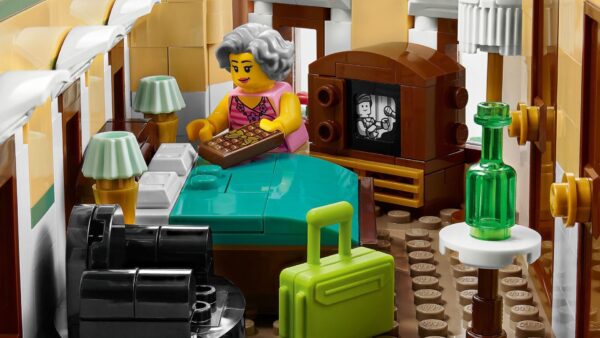 10297_alt7 LEGO® Icons Creator Expert 10297 - Hotel Boutique