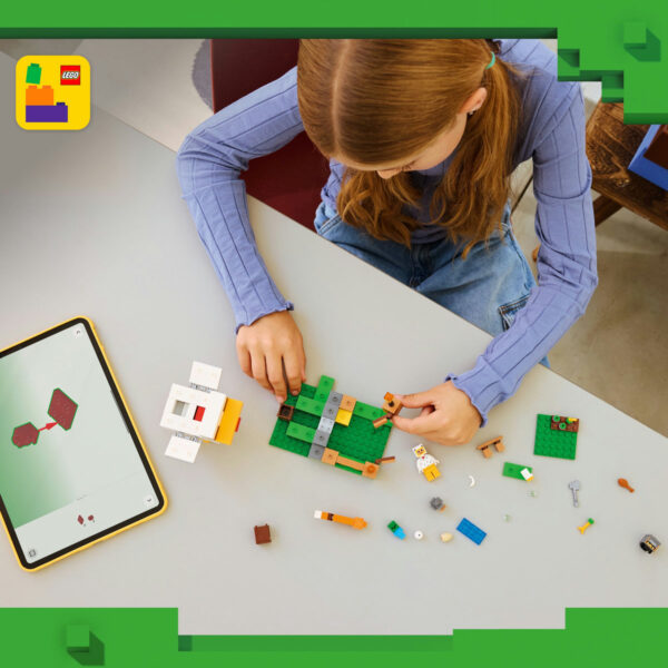 LEGO Minecraft - Fermă de pui 21585, 233 piese