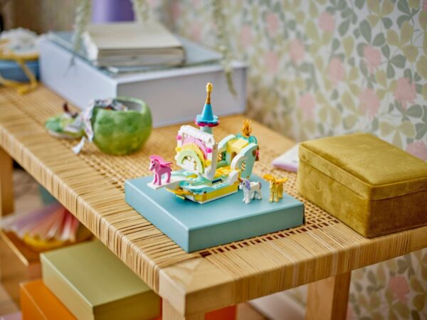 31175_lifestyle_envr_b_en-gb Lego Creator 31175 - Castel cu unicorni