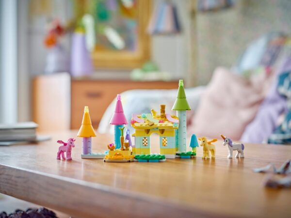 31175_lifestyle_envr_c_en-gb Lego Creator 31175 - Castel cu unicorni