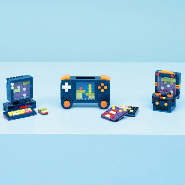 LEGO Creator - Consolă de jocuri video retro 31380, 268 piese