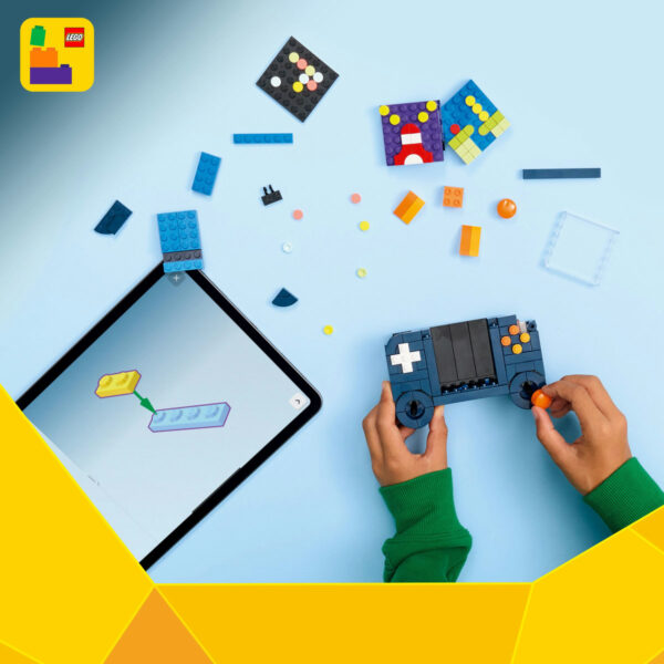 LEGO Creator - Consolă de jocuri video retro 31380, 268 piese