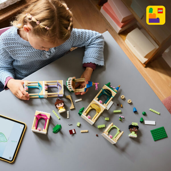 LEGO Disney - Miniprințesele Belle și Tiana la castel 43291, 358 piese