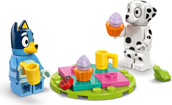 LEGO® Bluey - Distractie la locul de joaca cu Blue si Chloe 11201, 104 piese