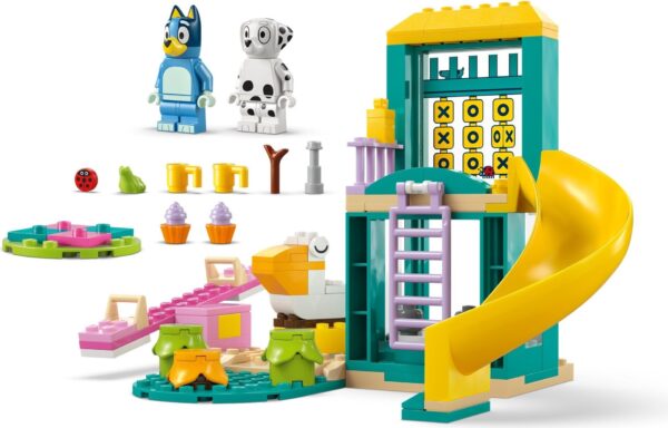 LEGO® Bluey - Distractie la locul de joaca cu Blue si Chloe 11201, 104 piese