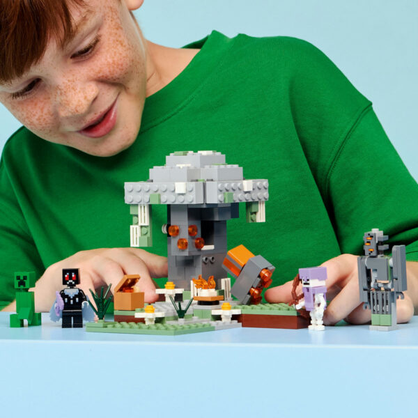 21586-lego-minecraft-3 LEGO Minecraft - Grădina Palidă 21586, 243 piese