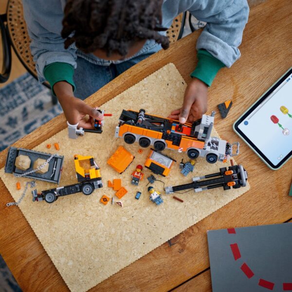 LEGO® City 60467 - Camion de remorcare si recuperare cu macara