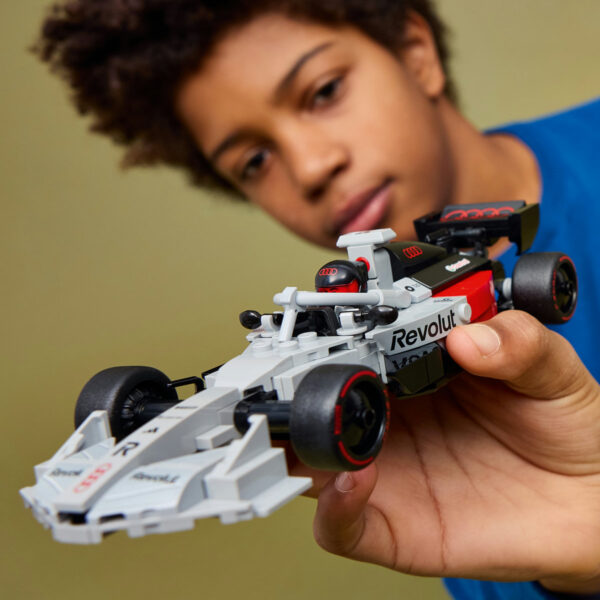 LEGO Speed Champions - Mașină de curse Audi Revolut F1 Team R26 77259, 216 piese