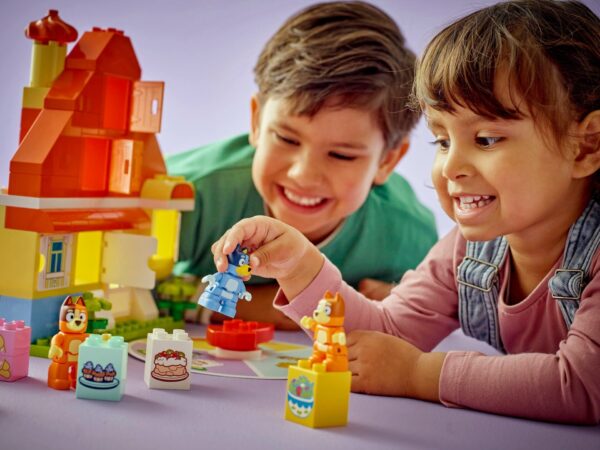 LEGO® DUPLO Bluey - Casa de familie a lui Blue cu un joc de memorie 10459, 83 piese
