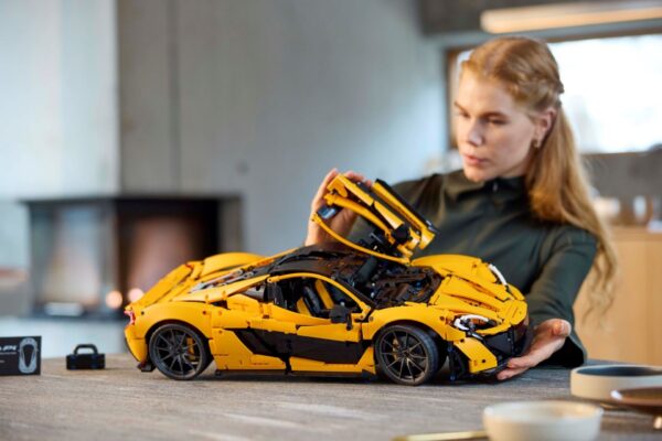 LEGO® Technic - McLaren P1™ 42172, 3893 piese