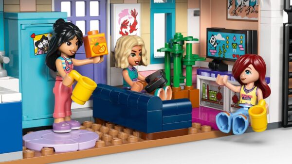 LEGO® Friends - Casa familiei lui Liann 42687, 946 piese