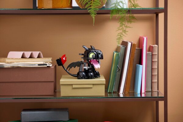 Lego Icons 10375 - Cum sa îti dresezi dragonul: Toothless, 784 piese