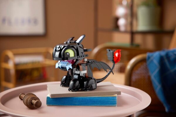 Lego Icons 10375 - Cum sa îti dresezi dragonul: Toothless, 784 piese