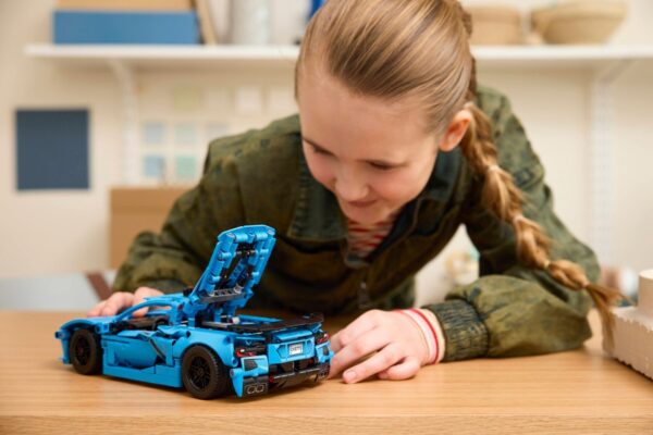 LEGO® Technic 42217 - Chevrolet Corvette Stingray albastru