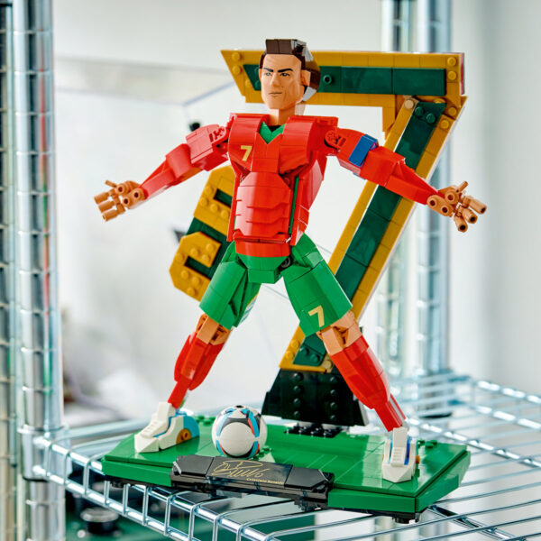 LEGO Editions - Cristiano Ronaldo – Legendă a fotbalului 43016, 854 piese