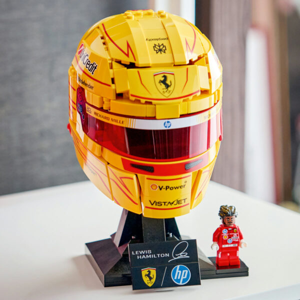 LEGO Editions - Casca lui Lewis Hamilton Scuderia Ferrari HP 43022, 884 piese