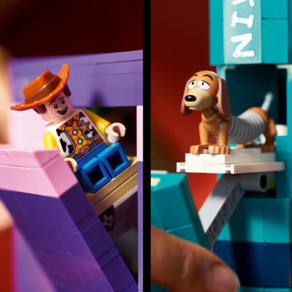 LEGO Disney - Opritoare de cărți Câinele Slinky din Povestea jucăriilor 43301, 1311 piese