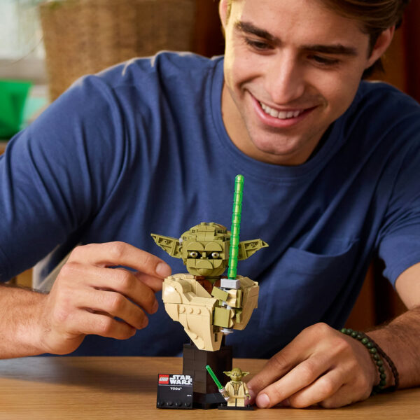 LEGO Star Wars - Bustul lui Yoda 75438, 399 piese