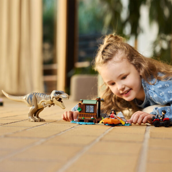 LEGO Jurassic World - Evadare pe rau din calea unui T. rex 76975, 199 piese