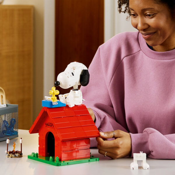 LEGO Ideas - Peanuts: Căsuța lui Snoopy 21368, 964 piese