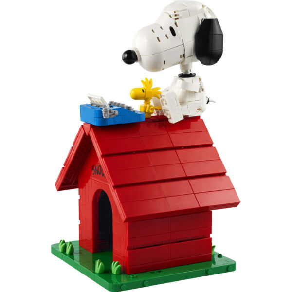 LEGO Ideas - Peanuts: Căsuța lui Snoopy 21368, 964 piese