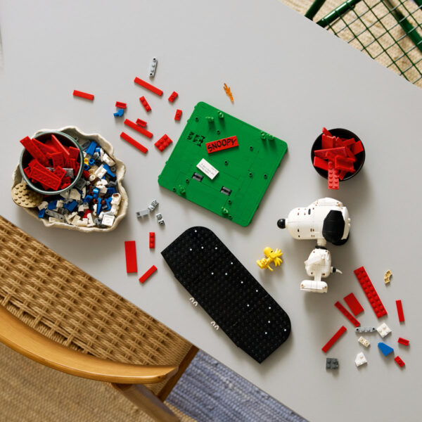 LEGO Ideas - Peanuts: Căsuța lui Snoopy 21368, 964 piese